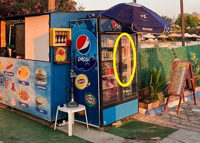 Kuşadası’nda halk plajları kurtarılmış bölge gibi oldu!