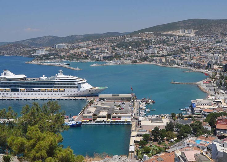 Kuşadası’nda 1.8 milyarlık rekor satış!