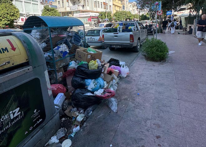 Kuşadası’na “çöp” kazığı!