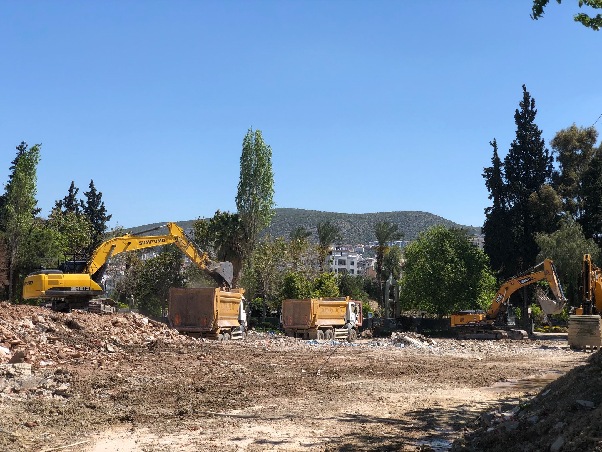 Başkan Bey ve adamları,  Türk  bayrağına bile sahip çıkamadı!