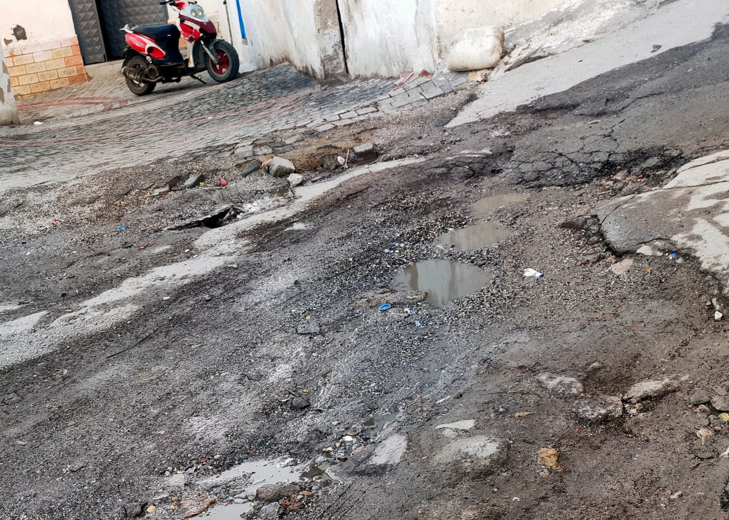 750 bin ton mıcır yutan yolların  foyasını, yağmur ortaya çıkardı!