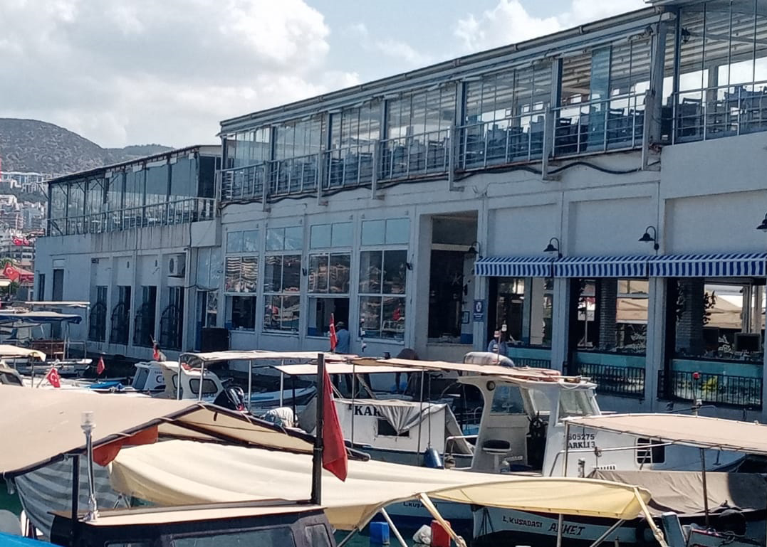 Günel giderayak Kuşadası’nın 60 yıllık geçmişini sildi attı!