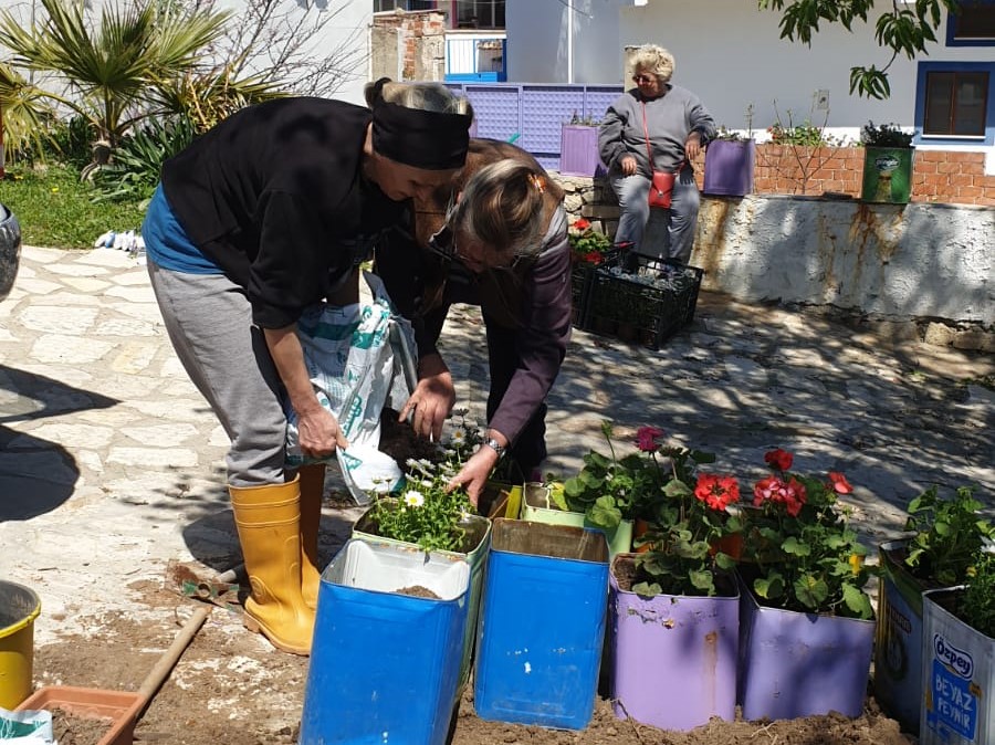 Kuşadası’nın ‘Sakin Köy’ü Caferli dayanışmanın tarifini yazıyor…