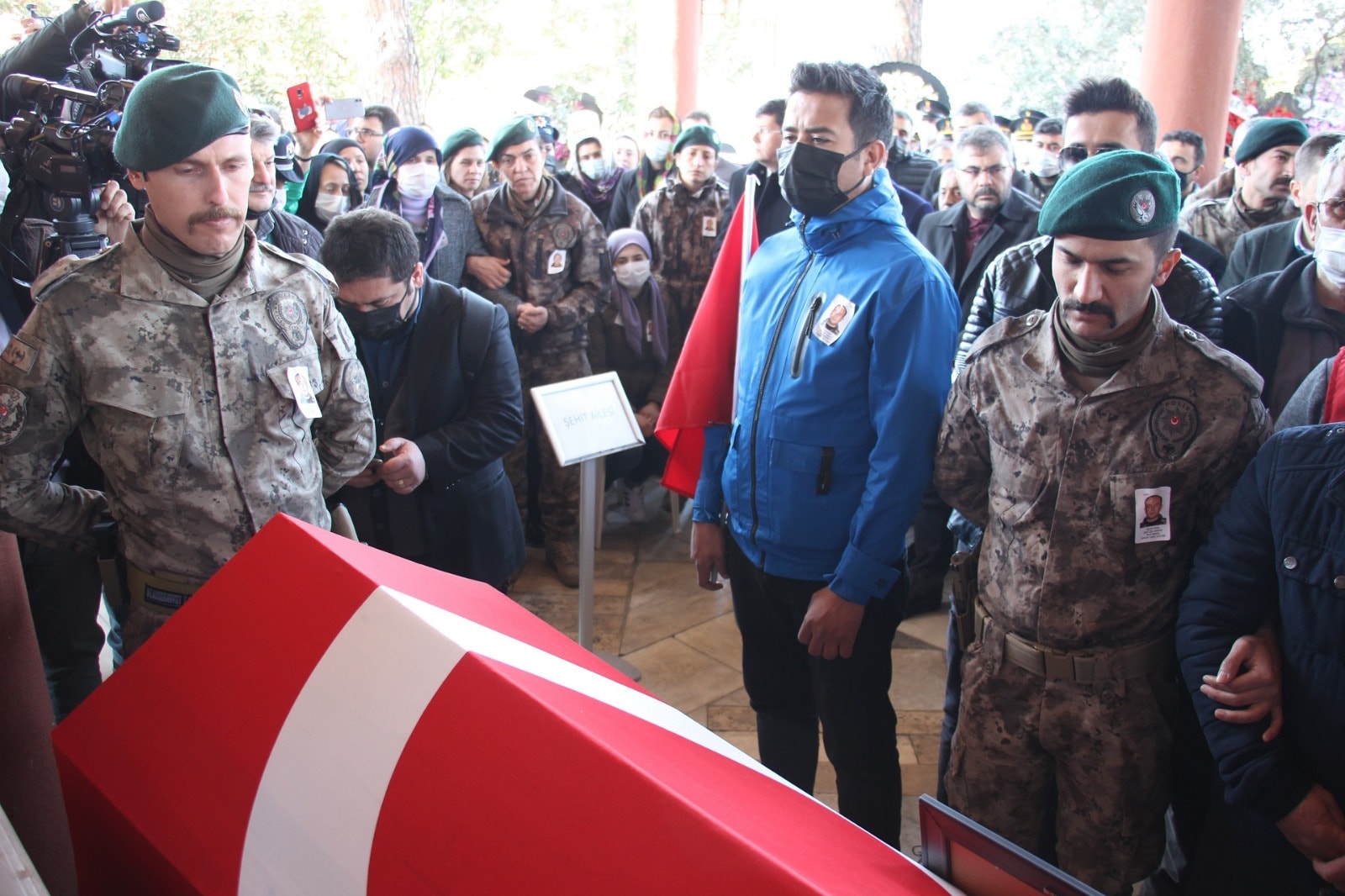 Binler, Aydınlı şehidi uğurlamaya koştu