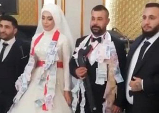 Düğünde damada pompalı tüfek takıldı