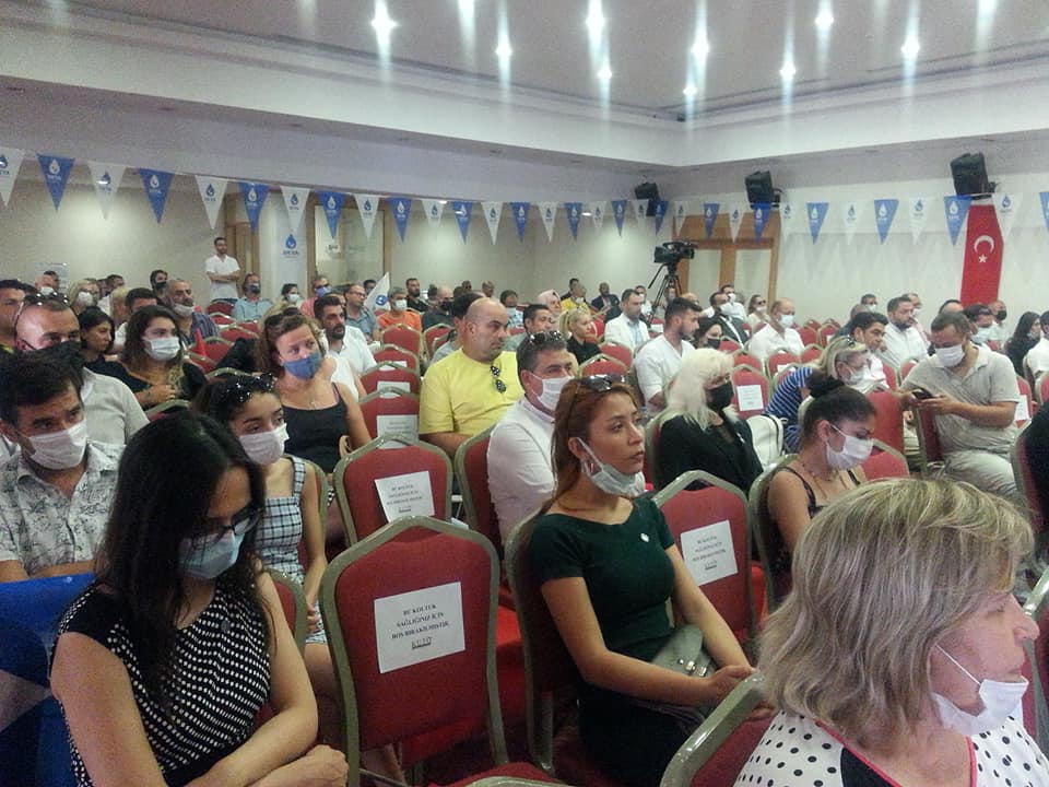 Avukat Alp, liderin ardından  delegeden de güvenoyu aldı