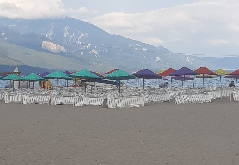 Plajlarda gölge bile paralı oldu!
