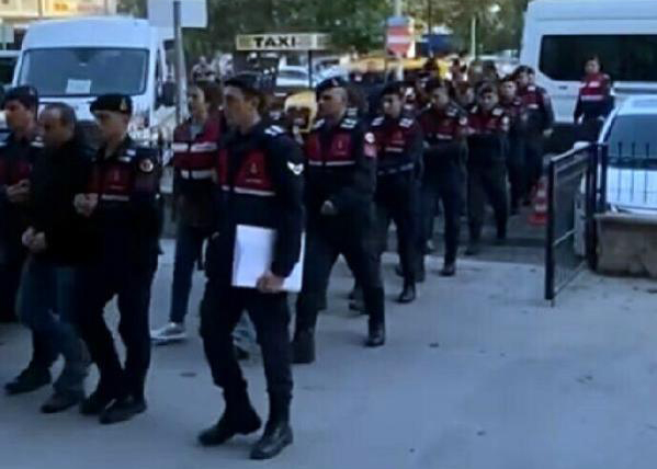 Göçmen botundan FETÖ firarileri çıktı!