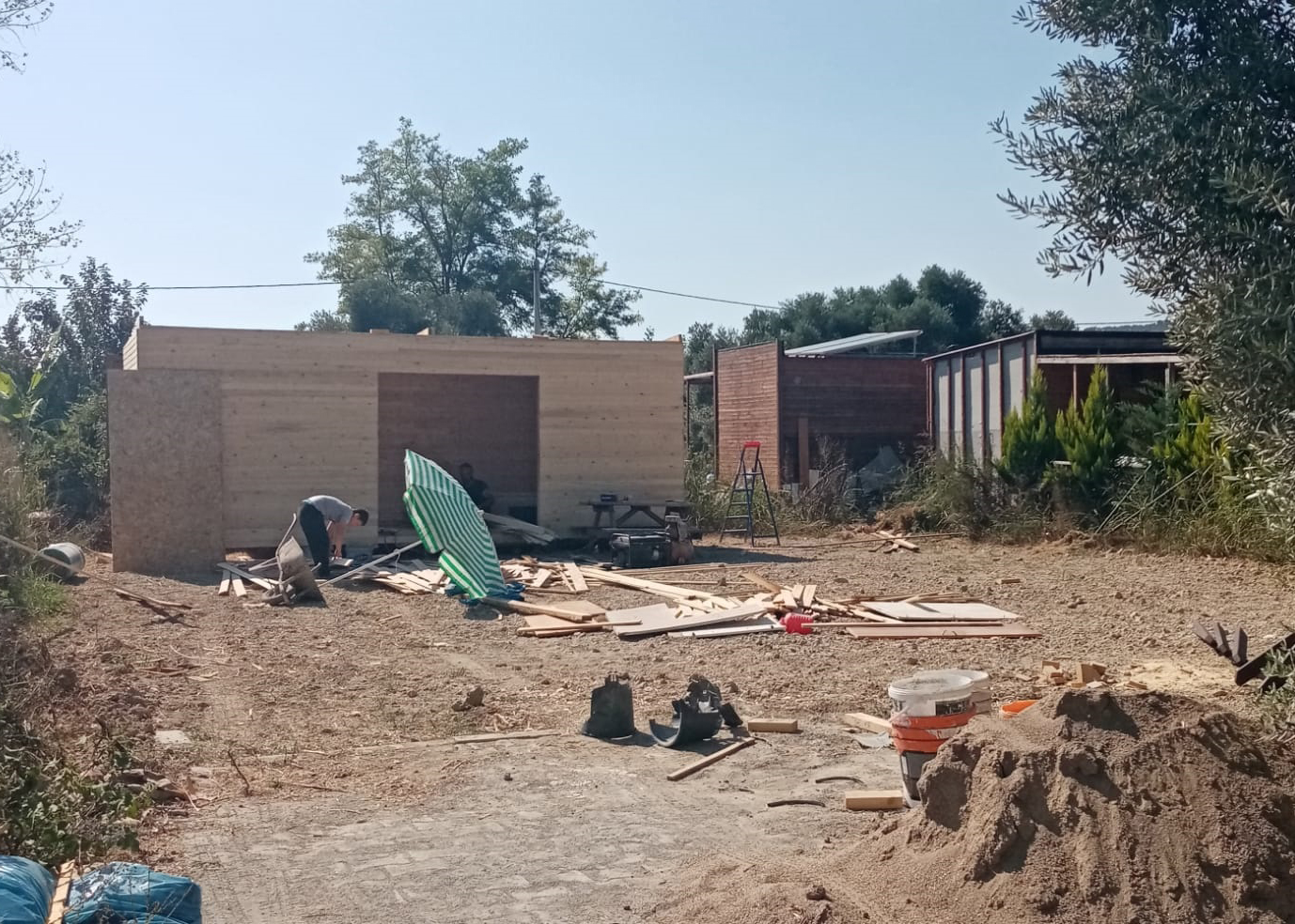 Kuşadası’nda T.C. Yasaları işlemiyor!