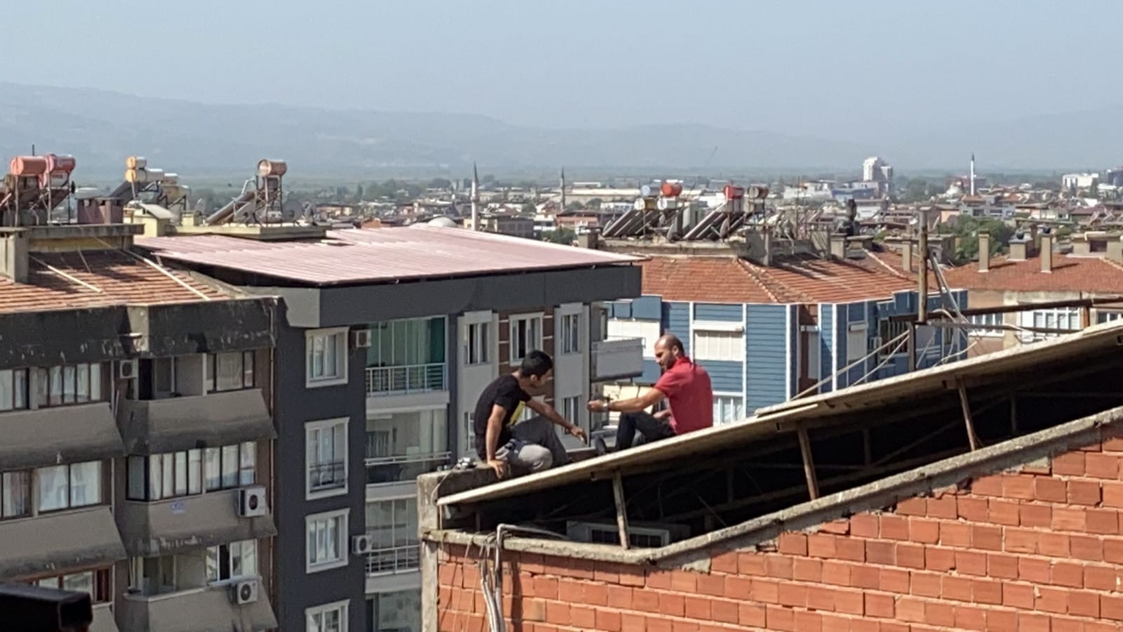 Nişanlısının terk ettiği çılgın aşığı polis ölümün kıyısından çekip aldı