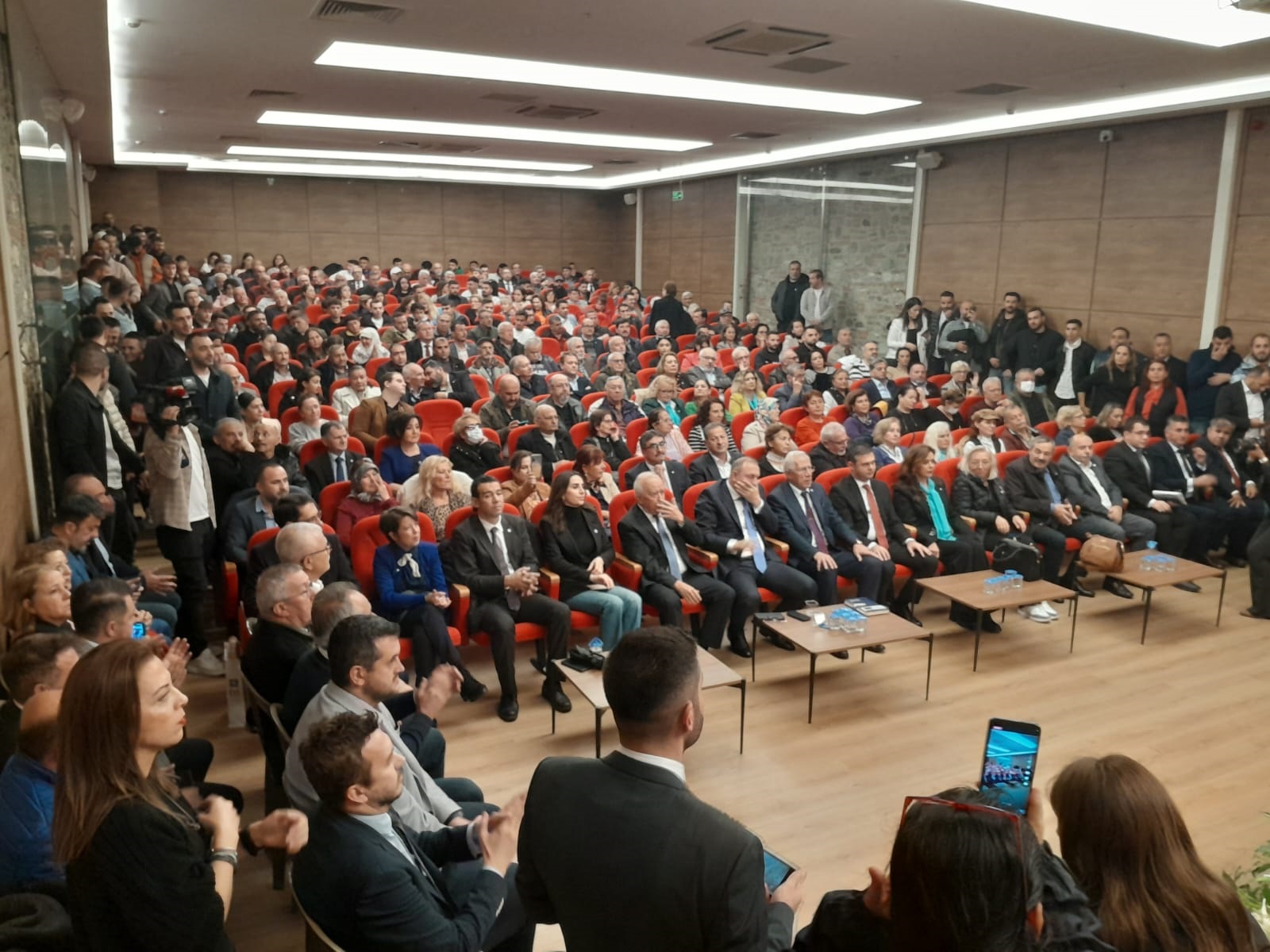 İYİ Parti, Kuşadası Adayı’na rozet taktı!