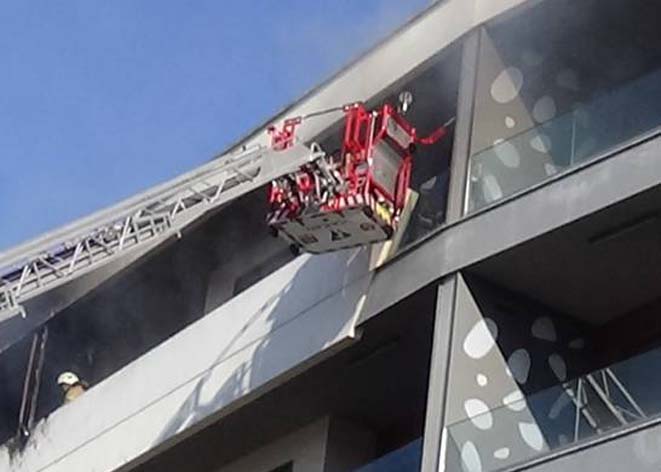 Çatı katında yangın! Kalan kurtuldu, kaçan can verdi!