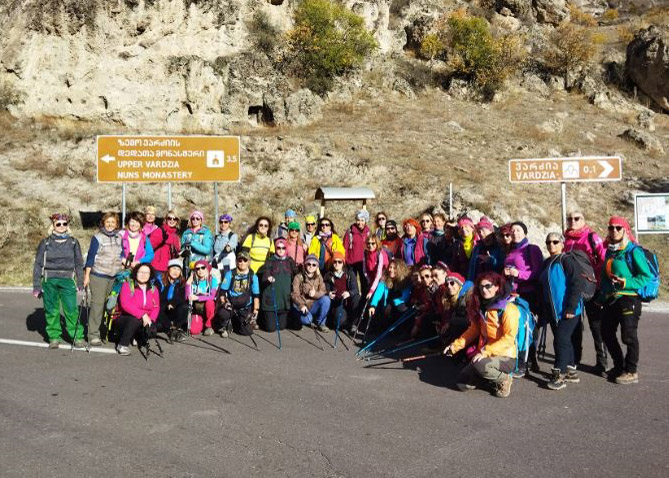 Kuşadalı kadınlardan “sınır ötesi” eylem!