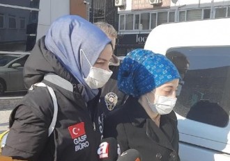 Doğurduğu bebeğini  bıçaklayarak öldürdü