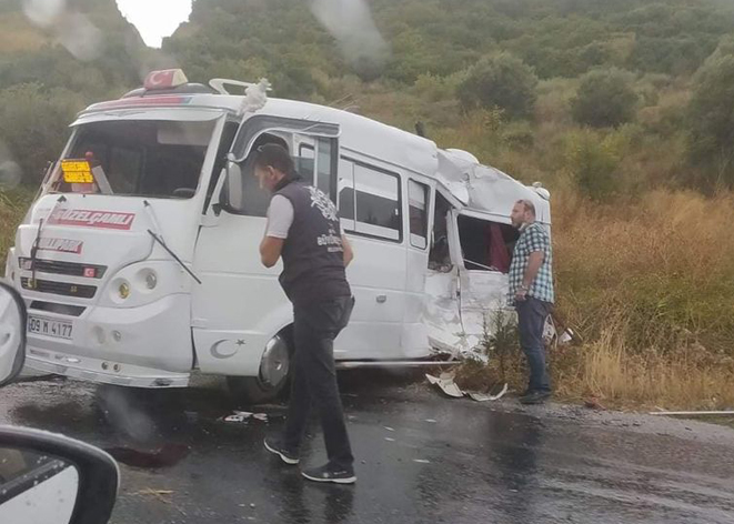 Kayganlaşan yolda zincirleme kaza; 3 araç birbirine girdi 1 kişi can verdi
