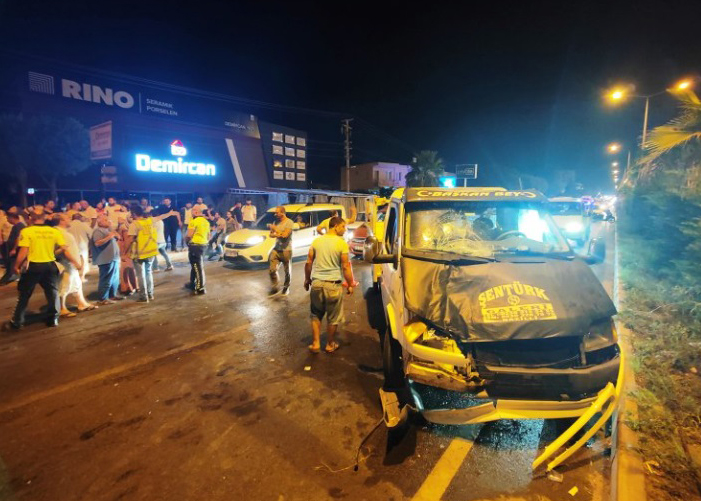 Işıksız yoldaki kaza  halkı sokağa döktü