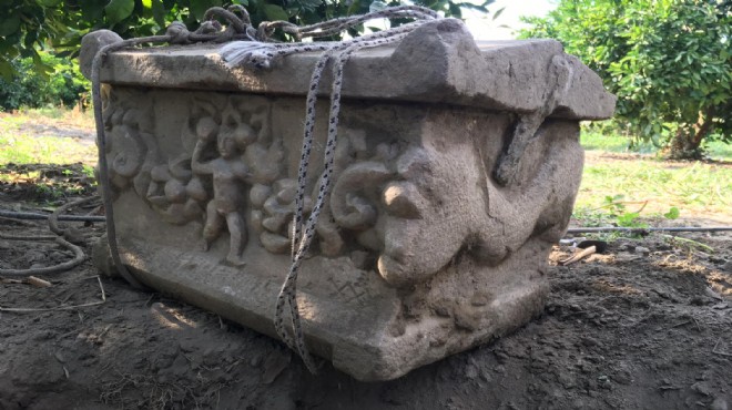 Tarihi mezarı 750 bin dolara satmak isterken suçüstü yakalandılar