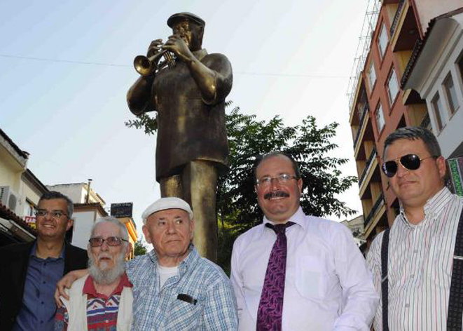 Günel’in heykelini çöpe attığı efsane cazcı Maffy vefat etti…