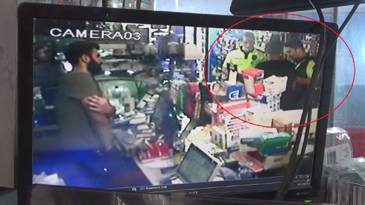 Ehliyetini isteyen polise bıçak çekti