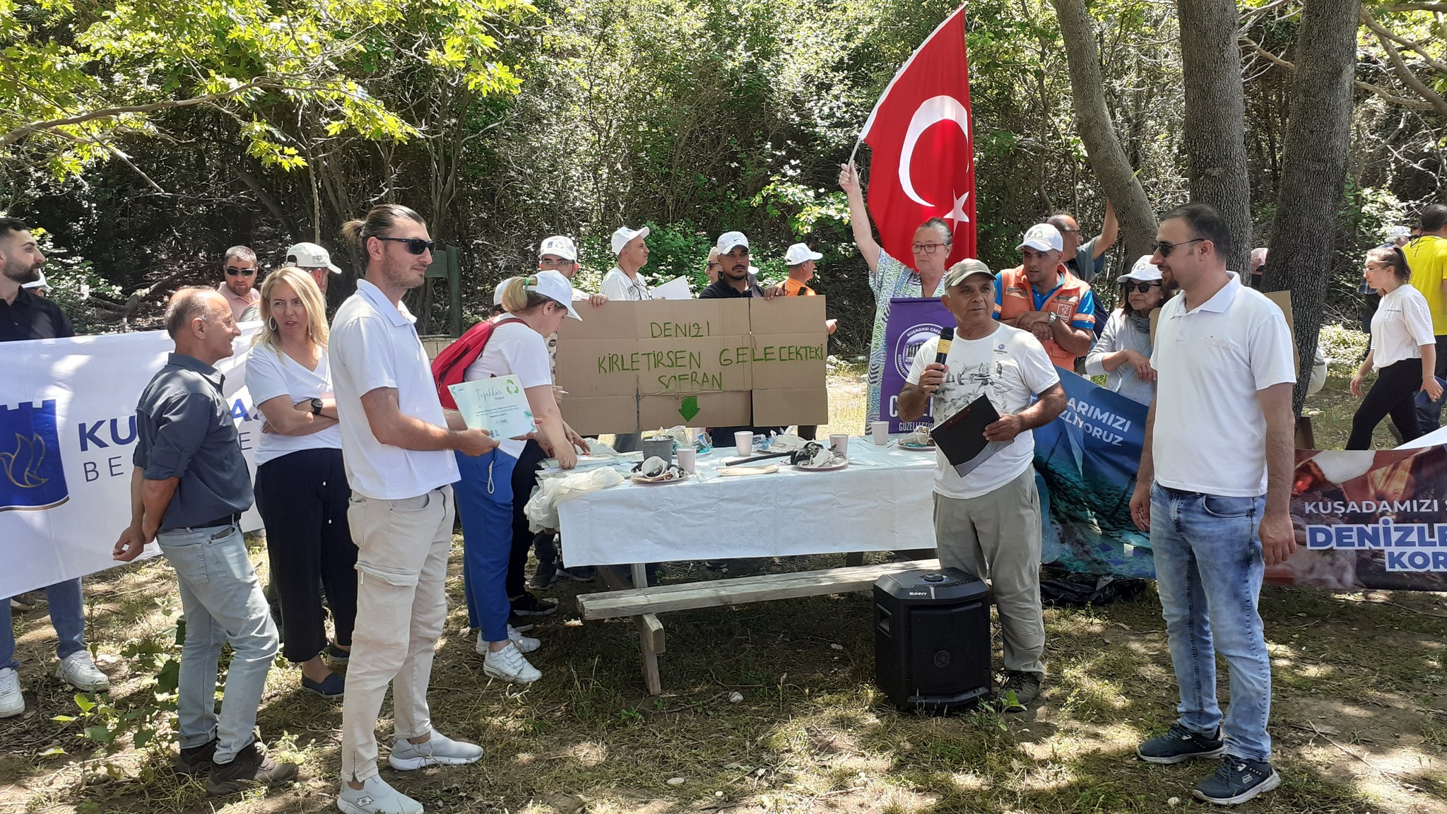 Ziyaretçinin giremediği koylardan bile çöp çıktı!