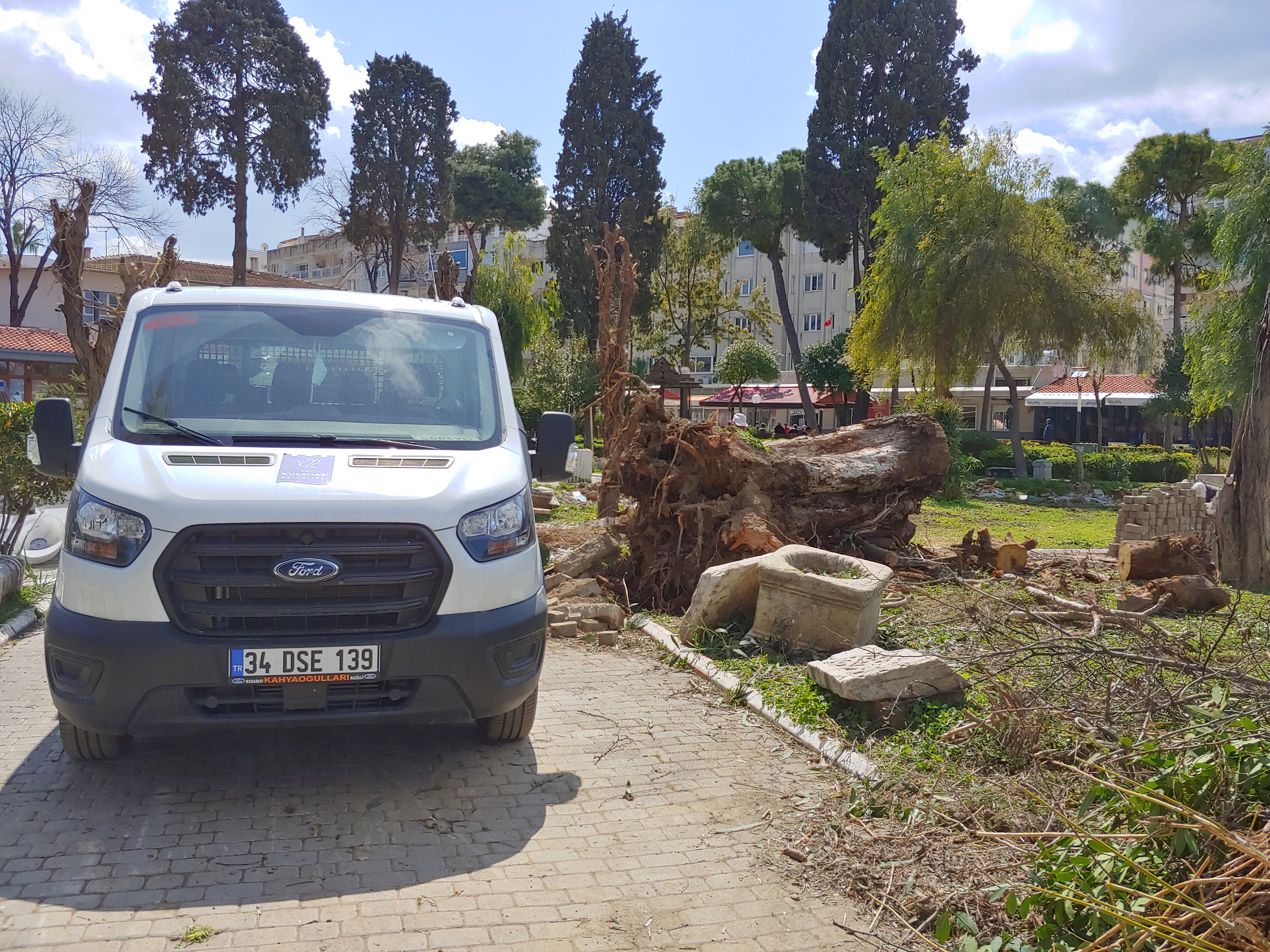 Kuşadası’nda parktaki kıyımı soran “provakatör ilan edildi