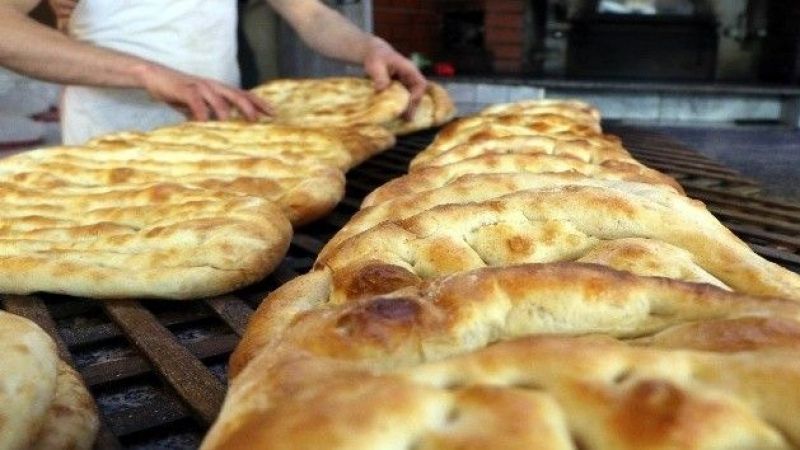 Kuşadası’nda ramazan pidesi 5 TL.