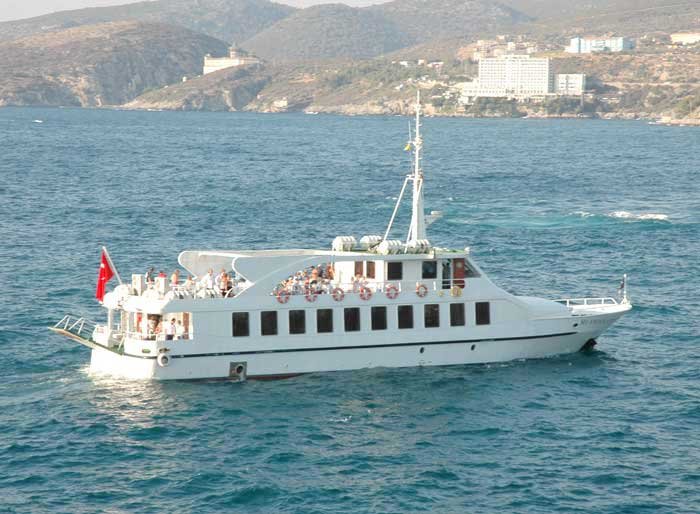 Yunanistan kapıları açtı! Adalara feribot seferleri yeniden başlıyor  