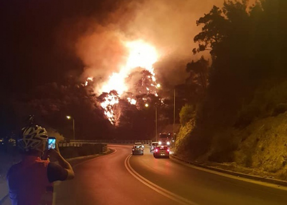 Sisam alevlere teslim!