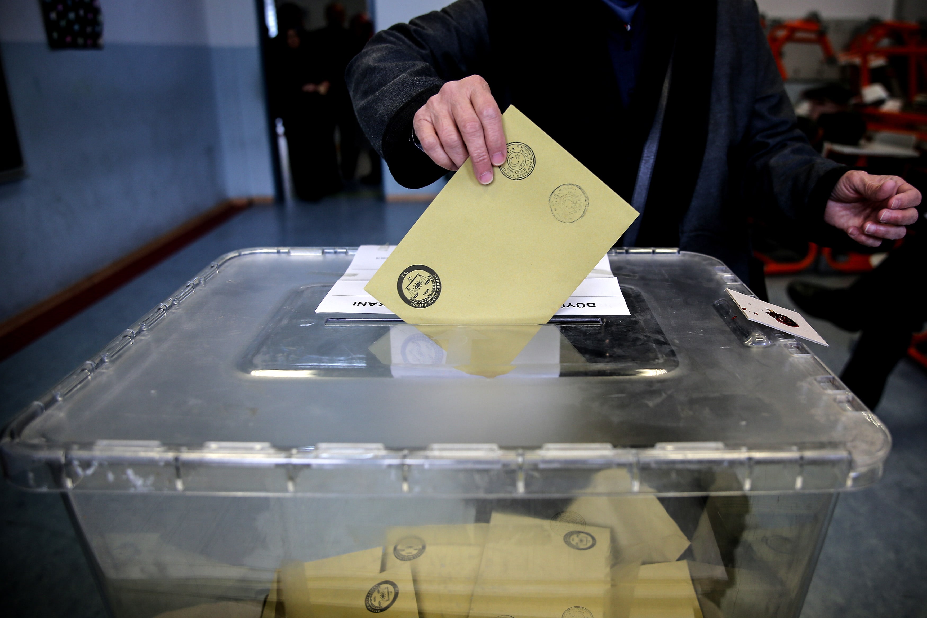 Rövanş oylamasında büyük sürpriz!