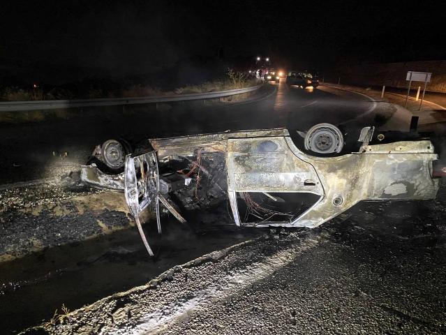 Takla atan otomobil cayır cayır yandı