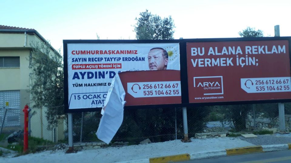 Cumhurbaşkanı Erdoğan’ın davet  afişine saldırıda 1 kişi gözaltında!