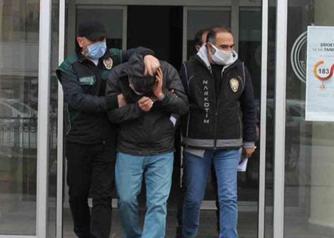 Aracın ses sisteminden 3 kilo uyuşturucu çıktı