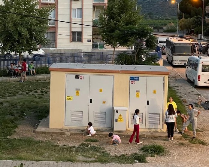 Mahalle ortasında tehlikeli tuzak!