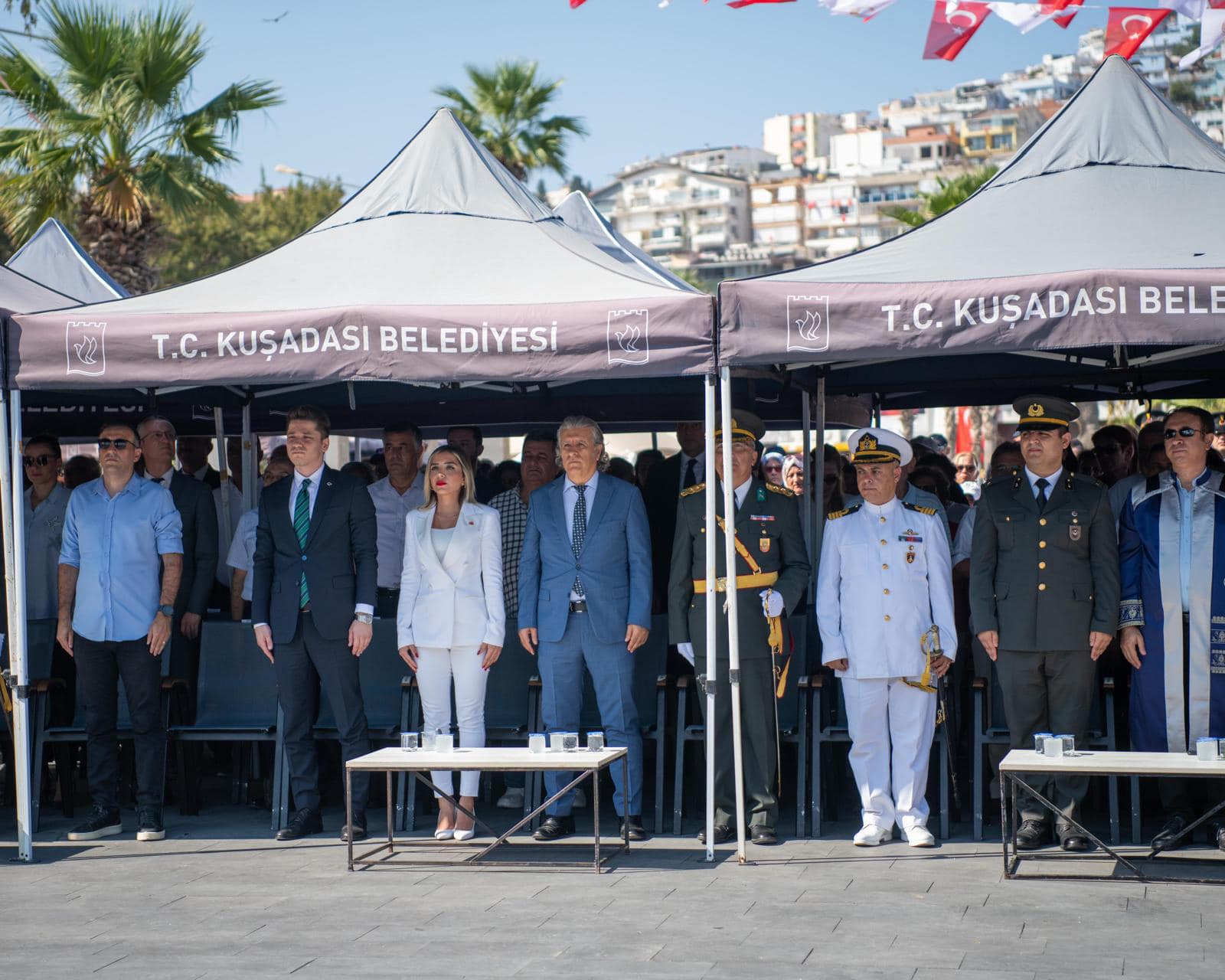 Halk meydanda, başkan firarda!