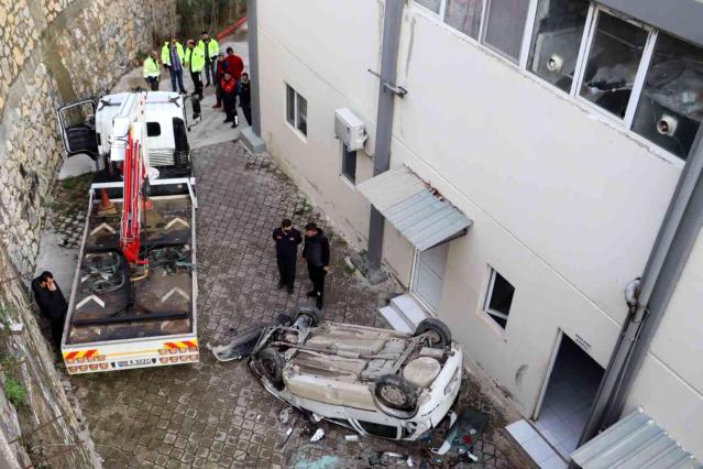 Uçtu uçtu otomobil uçtu!