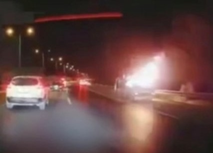 Seyir halindeki kamyonette yangın çıktı, 6 yaşındaki Cesur can verdi