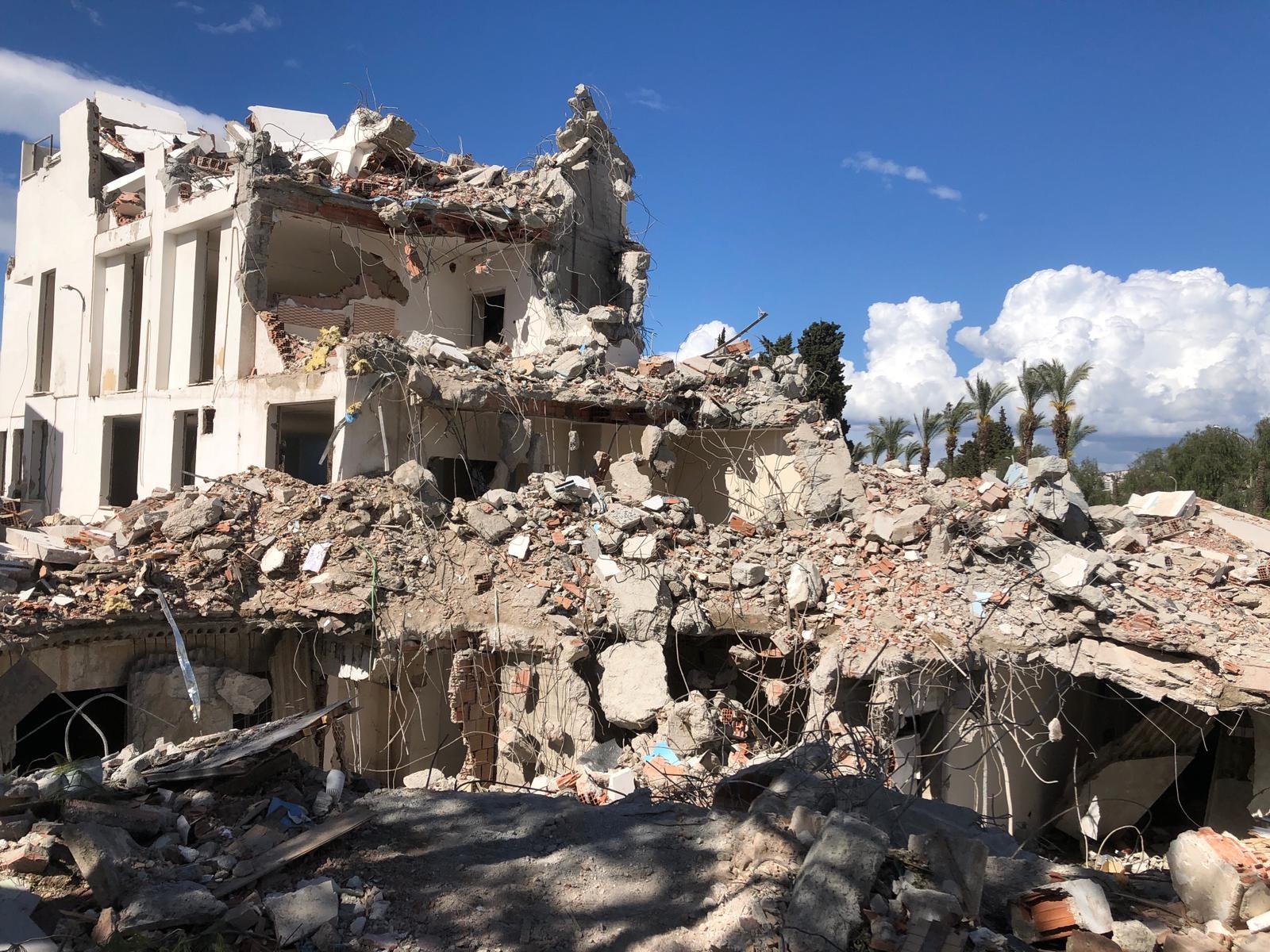 Kuşadası kanser soluyor!