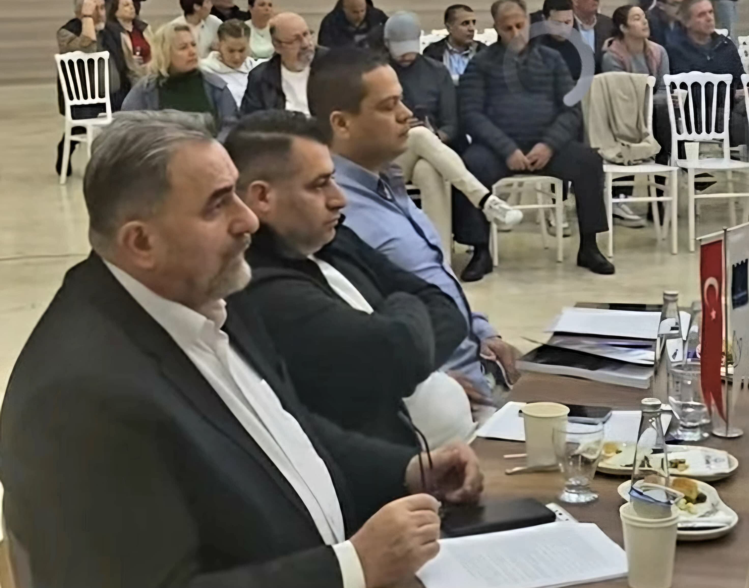 Kuşadası Meclisi’nde deprem!